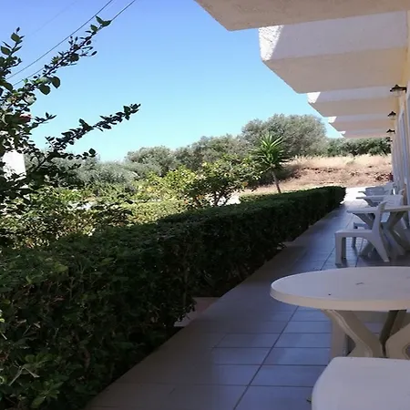 Mareva Apartment *